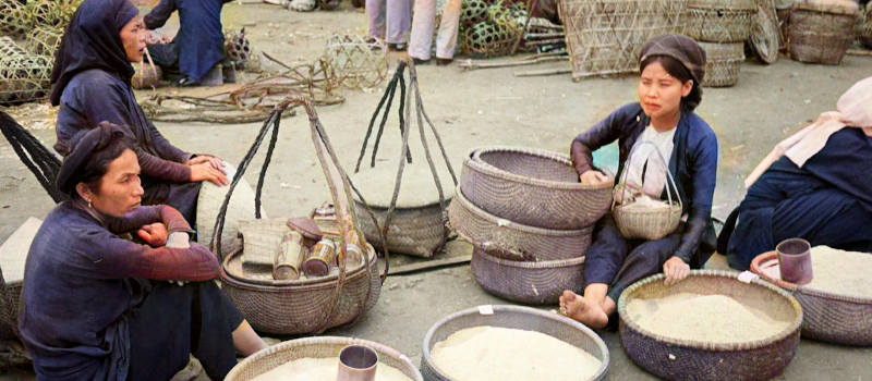 thème airsoft - guerre d'Indochine opération Dien Bien Phu ne répond plus - vietnamiennes vendant du riz