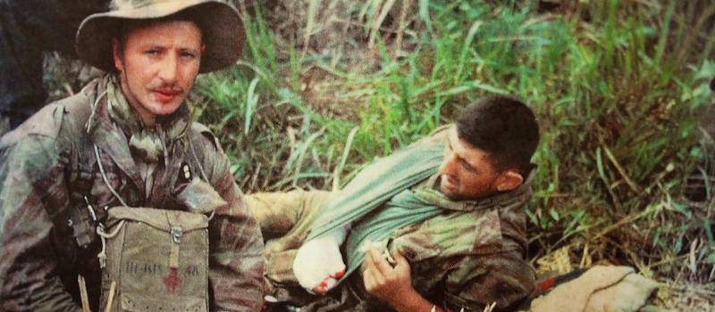 thème airsoft - guerre d'Indochine opération Dien Bien Phu ne répond plus - médic avec blessé